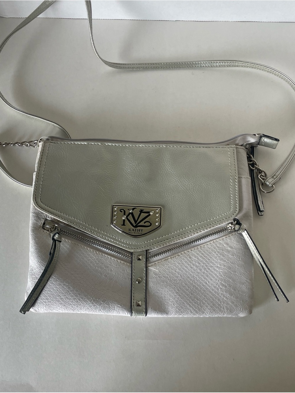 KVZ Kathy Van Zeeland White/Gray Silver Faux Leather Handbag Y2K Shoulder Bag
